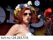 Анна Смирнова. Группа «Шляпники» («The hatters») (2016 год). Редакционное фото, фотограф Голованов Сергей / Фотобанк Лори