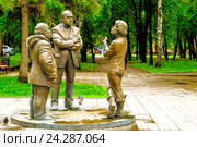 Екатеринбург. Скульптура "Горожане" в городском сквере (2014 год). Редакционное фото, фотограф Сергеев Валерий / Фотобанк Лори