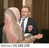 Презентация нового фильма проекта "Мусульмане, которыми гордится Россия".  Автор проекта Ахмад Макаров. (2016 год). Редакционное фото, фотограф Александр С. Курбатов / Фотобанк Лори