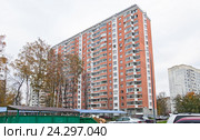 Новый семнадцатиэтажный  панельный жилой дом серии П-44Т, улица Молодцова, дом 6 (2012 год). Редакционное фото, фотограф Алёшина Оксана / Фотобанк Лори
