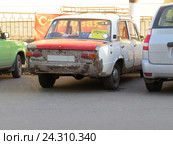 Старая машина (2016 год). Редакционное фото, фотограф ViktoriiaMur / Фотобанк Лори