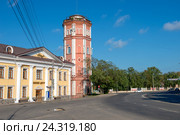 Бизнес центр и старая водонапорная башня в Вологде (2016 год). Редакционное фото, фотограф Pukhov K / Фотобанк Лори