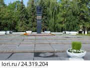 Памятник герою Советского Союза летчику-космонавту Беляеву Павлу Ивановичу. Вологда (2016 год). Редакционное фото, фотограф Pukhov K / Фотобанк Лори