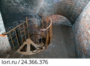 Мталлическая лестница в Форте 11. Калининград (2016 год). Редакционное фото, фотограф Анна Костенко / Фотобанк Лори