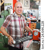 Supplier making car number plate. Стоковое фото, фотограф Яков Филимонов / Фотобанк Лори