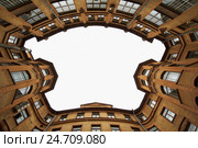 Двор-колодец дома на Садовой улице в Санкт-Петербурге (2011 год). Стоковое фото, фотограф Иван Козлович / Фотобанк Лори