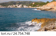 Побережье средиземноморского курорта. Кала-Майор (Cala Major), Пальма-де-Майорка, Испания (2016 год). Стоковое видео, видеограф Вадим Хомяков / Фотобанк Лори