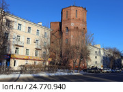 Старинная водонапорная башня зимой, Тюмень (2016 год). Редакционное фото, фотограф Алексей Гусев / Фотобанк Лори