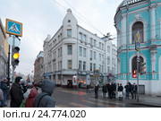 Москва, светофор на Мясницкой улице зимой (2016 год). Редакционное фото, фотограф Дмитрий Неумоин / Фотобанк Лори