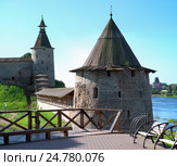 Псковский Кремль со смотровой площадки, Псков, Россия (2016 год). Редакционное фото, фотограф Геннадий Соловьев / Фотобанк Лори