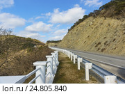 Дорожные металлические барьерные ограждения горной дороги. Стоковое фото, фотограф Наталья Гармашева / Фотобанк Лори