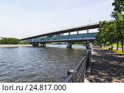 Двухуровневый метромост на Воробьевых горах (2012 год). Редакционное фото, фотограф Алёшина Оксана / Фотобанк Лори