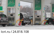 Автозаправка "bp" в Москве, панорама слева на право (2017 год). Редакционное видео, видеограф Дмитрий Неумоин / Фотобанк Лори
