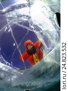 The woman looks through ice. Стоковое фото, фотограф Некрасов Андрей / Фотобанк Лори