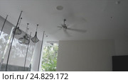 Ceiling fan in a hotel. Стоковое видео, видеограф Сергей Елизаров / Фотобанк Лори