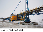 Добыча медной руды. Конвейерный мост. Зима. Conveyor belt with an ore. Стоковое фото, фотограф Юлия Врублевская / Фотобанк Лори