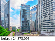 PARIS, FRANCE - JULY 06, 2016 :La Defense, Business Quarter with businessmen in the streets, area of Paris, French financial center with skyscrapers and modern buildings. Редакционное фото, фотограф Vitas / Фотобанк Лори