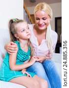 Nanny calming a fretful child. Стоковое фото, фотограф Яков Филимонов / Фотобанк Лори
