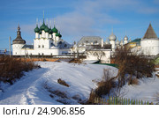 Ростовский кремль солнечным зимним днем, Ростов Великий, Россия (2017 год). Редакционное фото, фотограф Natalia Sidorova / Фотобанк Лори