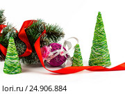 Creative decorative New Year tree of handwork from threads. Стоковое фото, фотограф Artem Sobov / Фотобанк Лори