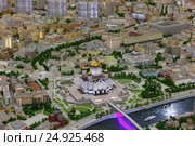 Архитектурный макет Москвы, Храм Христа Спасителя и Патриарший мост с высоты (2016 год). Редакционное фото, фотограф Ольга Липунова / Фотобанк Лори