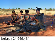Bushmen women, Kalahari desert, Namibia (2016 год). Редакционное фото, фотограф Знаменский Олег / Фотобанк Лори