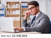 Young businessman sitting at the desk. Стоковое фото, фотограф Elnur / Фотобанк Лори