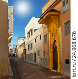 Gold East - East Gold Street, and Golden Door in the ancient town of Sali. Стоковое фото, фотограф oleg savichev / Фотобанк Лори