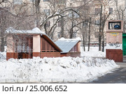 Общественный туалет на улице 10-летия Октября в Москве (2012 год). Стоковое фото, фотограф Алёшина Оксана / Фотобанк Лори