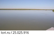 Движение на лодке по лиману. Стоковое видео, видеограф Олег Хархан / Фотобанк Лори