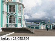 Собор Успения Пресвятой Богородицы. Вход.  Смоленск (2016 год). Редакционное фото, фотограф Александр Щепин / Фотобанк Лори