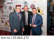 Боксёры на церемонии "Звезда бокса 2016". Денис Лебедев, Владимир Лаптев и Костя Цзю (2017 год). Редакционное фото, фотограф Дмитрий Неумоин / Фотобанк Лори