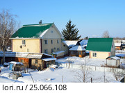 Частное подворье в городе Арсеньев в ясную погоду, Приморский край. Стоковое фото, фотограф Овчинникова Ирина / Фотобанк Лори