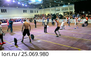 Кроссфит. Спортсмены на арене во время чемпионата Reebok Kyiv Battle 2017 (г. Киев, Украина) Редакционное видео, видеограф FMRU / Фотобанк Лори