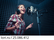 Young singer. Стоковое фото, фотограф Raev Denis / Фотобанк Лори