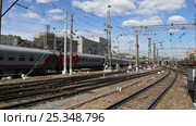 Train on Kazansky railway terminal ( Kazansky vokzal) and passengers -- is one of nine railway terminals in Moscow, Russia. Construction of the modern building according to the design by architect Alexey Shchusev started in 1913 and ended in 1940 (2017 год). Редакционное видео, видеограф Владимир Журавлев / Фотобанк Лори