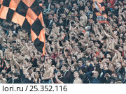 Fans of FC Shakhtar Donetsk. "Ultras" warmed up (2013 год). Редакционное фото, фотограф Валентин Лещименко / Фотобанк Лори