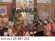 Литургия в Гуслицком монастыре, великий вход (2017 год). Редакционное фото, фотограф Дмитрий Неумоин / Фотобанк Лори