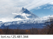Красивый извергающийся Ключевской вулкан. Стоковое фото, фотограф А. А. Пирагис / Фотобанк Лори