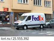 STOCKHOLM, SWEDEN - AUGUST 29, 2016: Delivery van "Mercedes Sprinter" FedEx on the streets of Stockholm. Редакционное фото, фотограф Виктор Карасев / Фотобанк Лори
