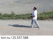 Nordic Walking - elderly woman is hiking in the summer. Стоковое фото, фотограф Наталия Макарова / Фотобанк Лори