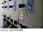 Панель управления высоковольтными выключателями в современной подстанции. Стоковое фото, фотограф Геннадий Соловьев / Фотобанк Лори
