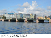 Сампсониевский мост и Петроградская набережная, Санкт-Петербург (2015 год). Редакционное фото, фотограф Светлана Колобова / Фотобанк Лори