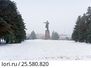 Ленин в тумане. Город Саратов (2015 год). Редакционное фото, фотограф Зобков Юрий / Фотобанк Лори