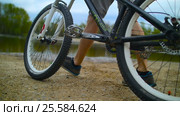 Man Legs Walking With Bike (2016 год). Редакционное видео, видеограф Станислав Панкратов / Фотобанк Лори