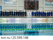 Игроки перед началом матча Чемпионата России по водному поло Динамо-Москва (белый) - Штурм-2002 (черный) (2016 год). Редакционное фото, фотограф Pukhov K / Фотобанк Лори