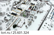 Автомобильная дорога вдоль залива Kaupunginlahti и постройки древней крепости Linnoitus зимой. Лаппеенранта, Финляндия (2017 год). Стоковое видео, видеограф Кекяляйнен Андрей / Фотобанк Лори