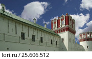 Novodevichy Convent, also known as Bogoroditse-Smolensky Monastery is probably the best-known cloister of Moscow, Russia (2017 год). Стоковое видео, видеограф Владимир Журавлев / Фотобанк Лори