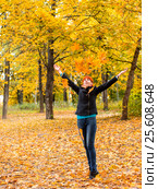 Girl in the autumn forest. Стоковое фото, фотограф Евгений Лосев / Фотобанк Лори