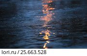 Игра света на поверхности воды. Стоковое видео, видеограф Яна Королёва / Фотобанк Лори